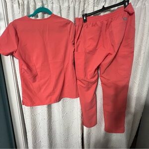 Figs Hot Coral scrub Set